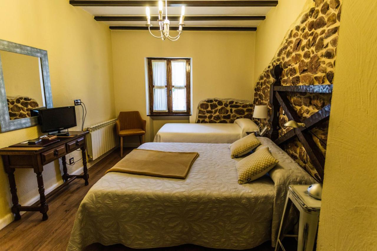 Posada Real La Montanesa Corrales De Buelna Dış mekan fotoğraf