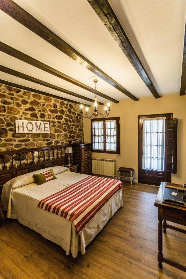 Posada Real La Montanesa Corrales De Buelna Dış mekan fotoğraf