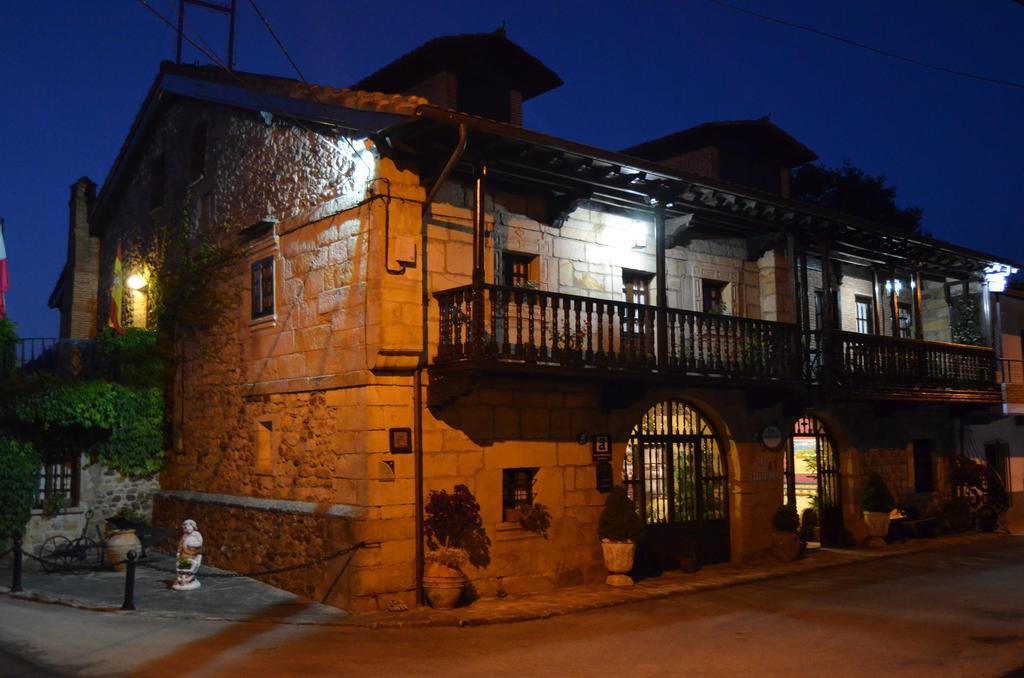 Posada Real La Montanesa Corrales De Buelna Dış mekan fotoğraf